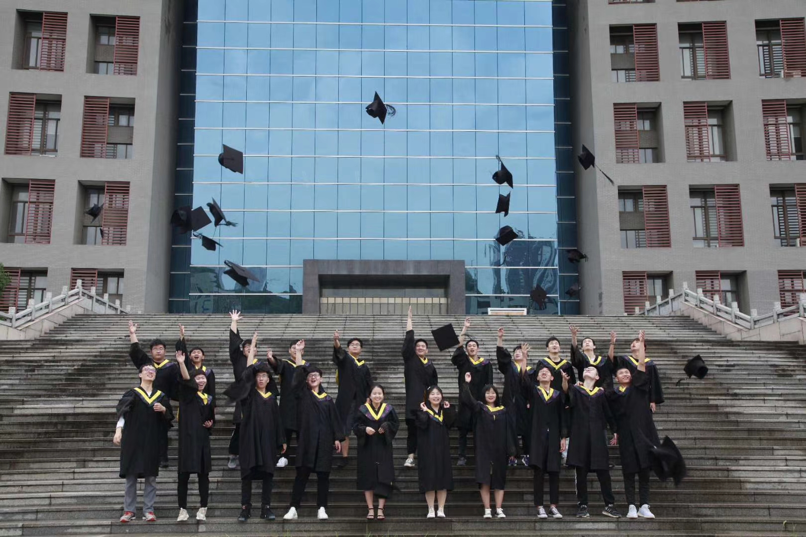 韩国三级片
2020届毕业生合影